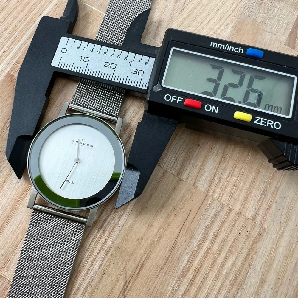 Skagen steel slim silver tone dress watch NEW BATTERY